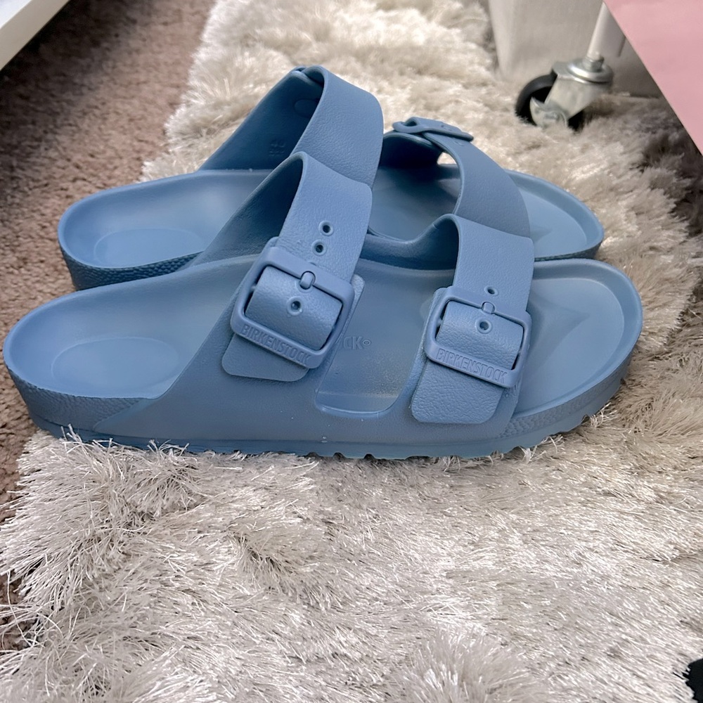 Women’s Birkenstock Sandals Arizona Essential. Good Condition. 🩵